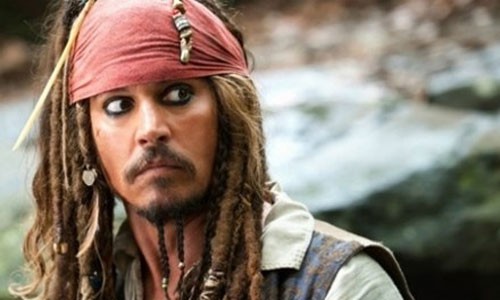 Johnny Depp doi dien 10 nam tu vi...  hai chu cho